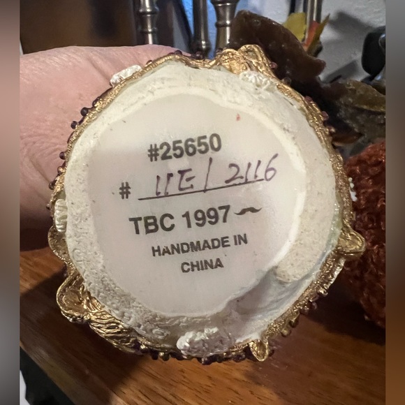 Collectible Boyd’s bears Christmas ornament.  Let it snow.  Numbered 1997. - Picture 4 of 6